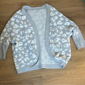 Mud Pie Light Gray and White Leopard-Print Open Cardigan